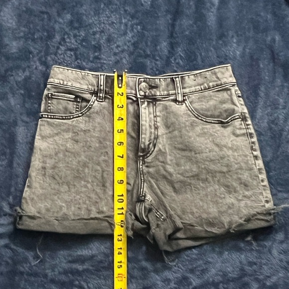 Express Gray Distressed Shortie Mid Rise Size 6 Shorts - Picture 3 of 5